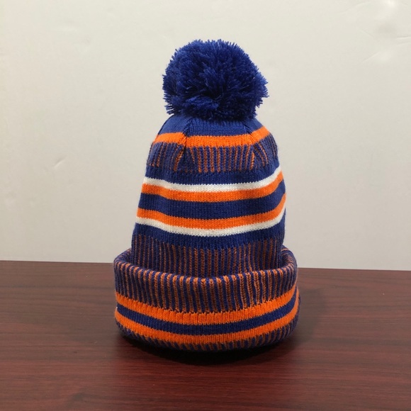 New Era, New York Knicks, Knit Hat - Picture 6 of 6